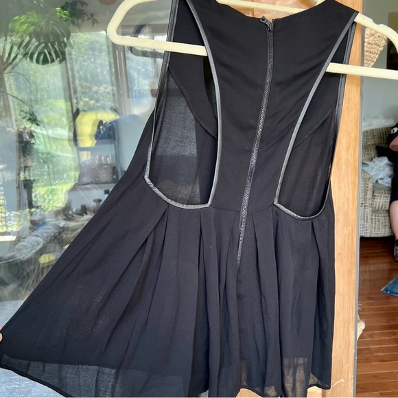 Alice + Olivia Racer Back Top NWT - Picture 4 of 9